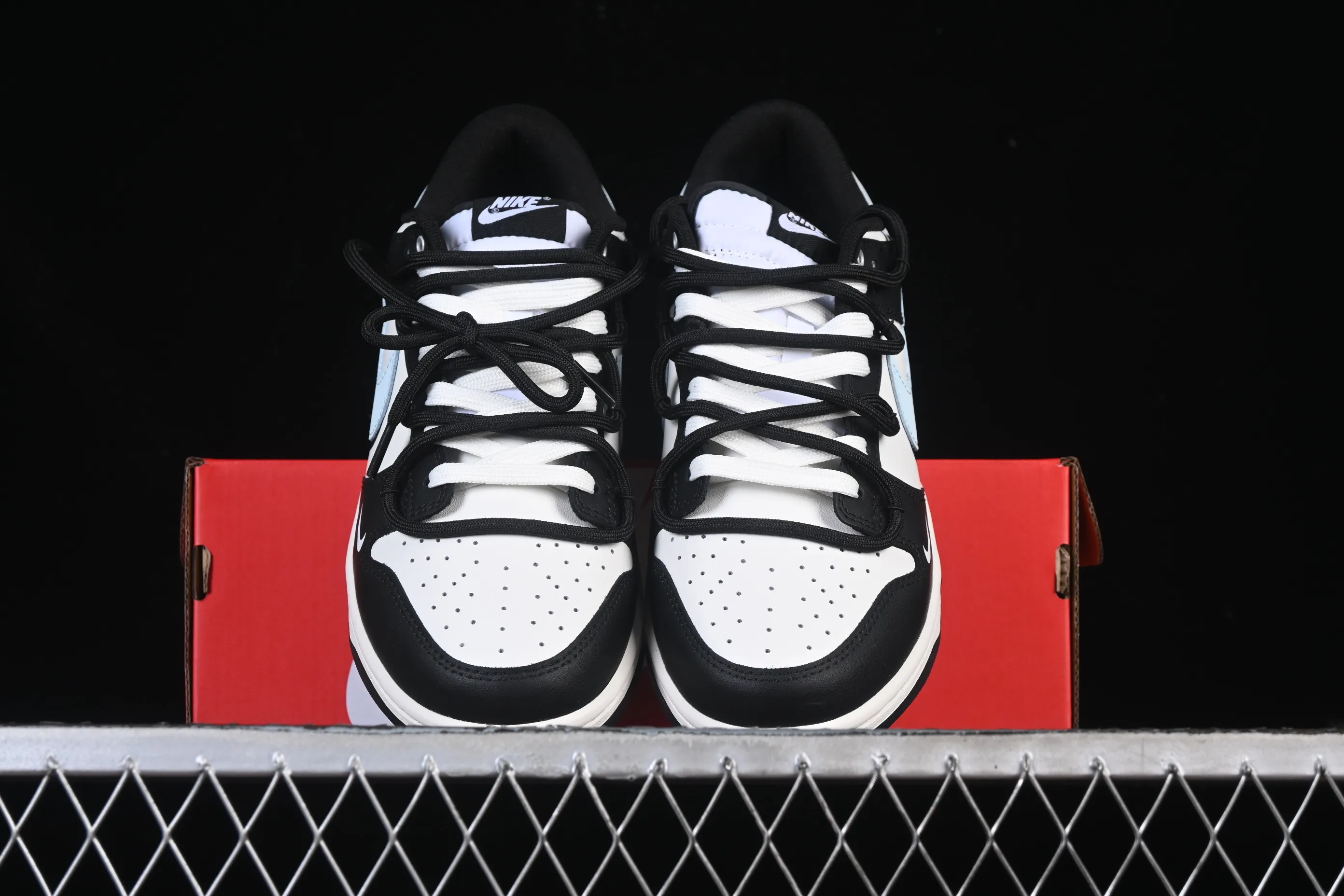 All Categories Nk SB Dunk Series Nk SB Dunk Low High-end Customized Low-top Shoes Nike SB Dunk Low "Just Do It" Straps Anniversary High-end Customized Low-top Casual Shoes BB0515-090